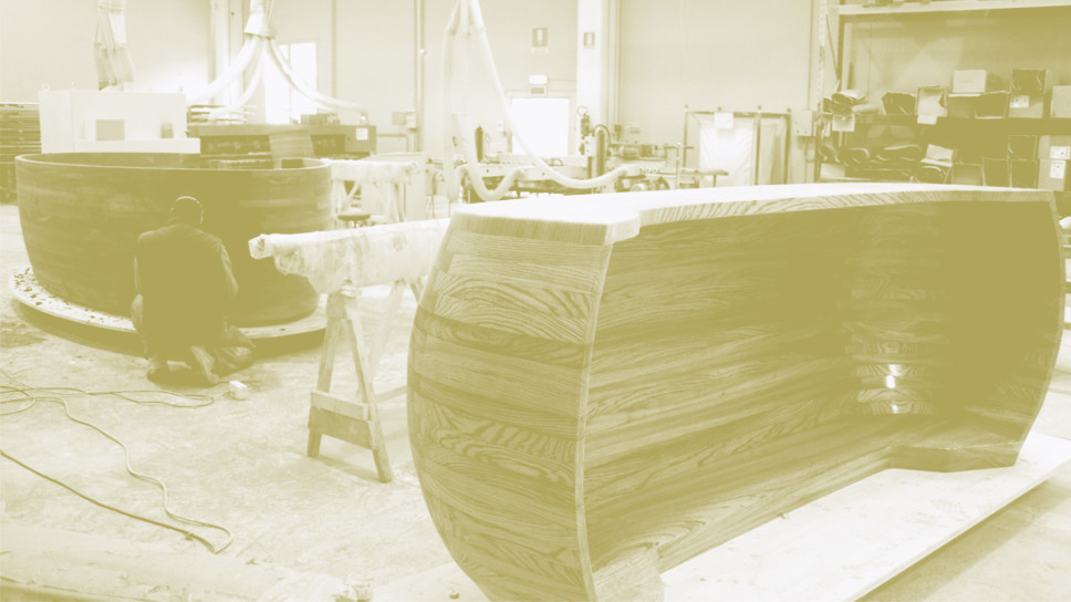 produzione banconi curvi su misura in legno