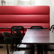 panca tavoli e sedute caffetteria teatro Sala Umberto