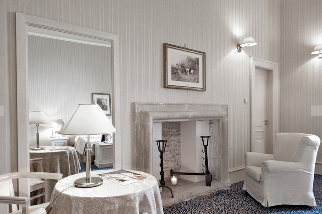 classical style hotel room fit-out