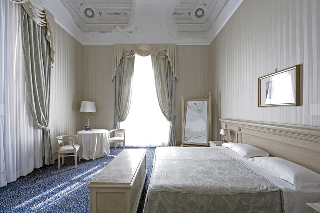 classical style hotel furniture and drapery