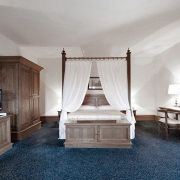 four-poster bed and classical hotel furniture