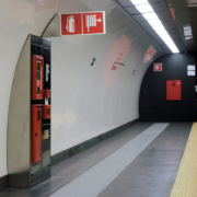 rivestimento curvo in corian metro A Manzoni Roma