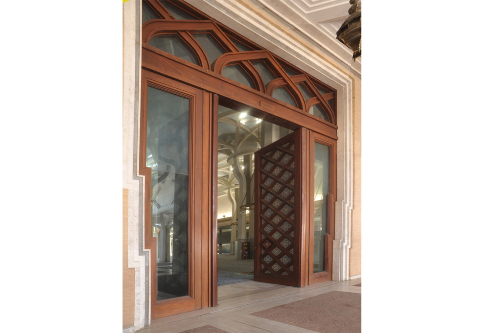 portali in legno Moschea di Roma