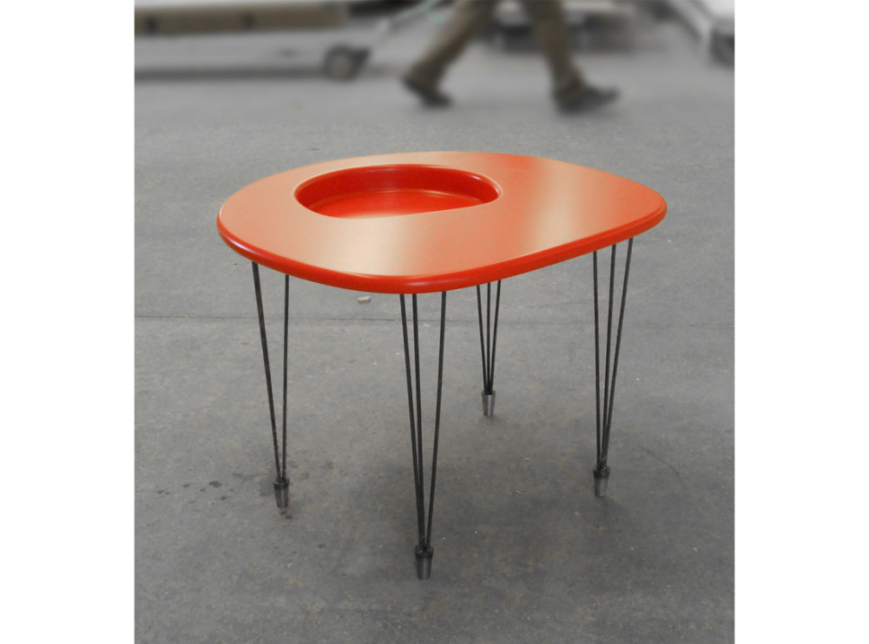 tavolo di design rosso