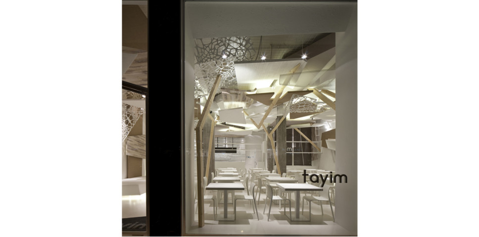 vetrina e interni ristorante Tayim Roma