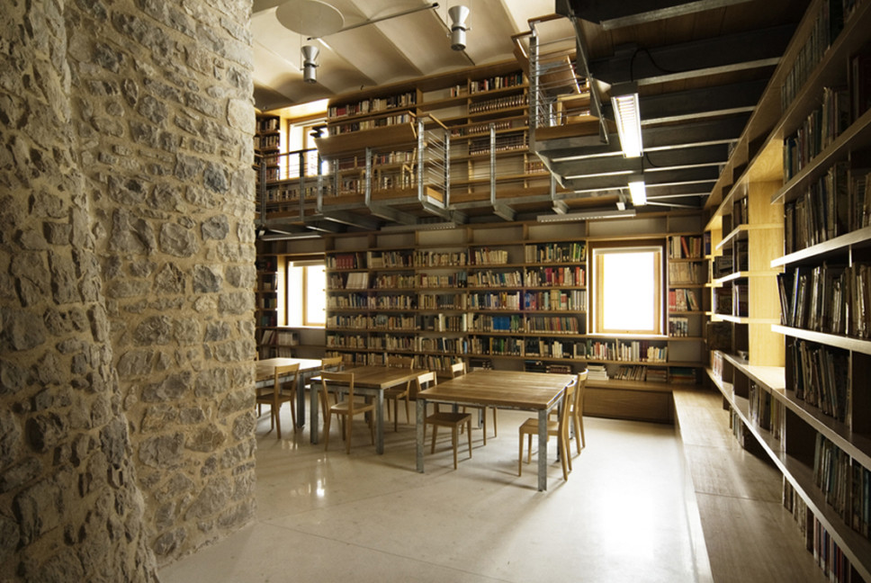 interni biblioteca di Bassiano
