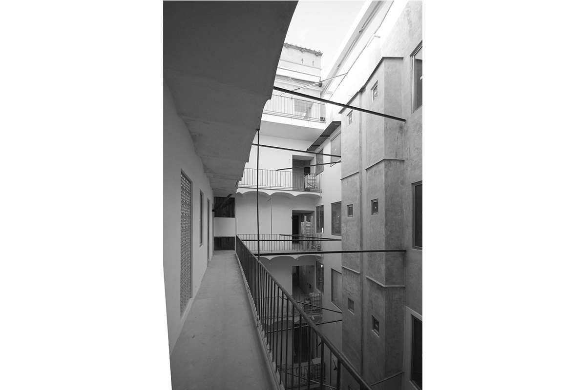 Courtyard Palazzo Rhinoceros black and white