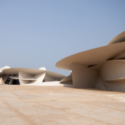 Museo nazionale del Qatar: vista esterna giorno