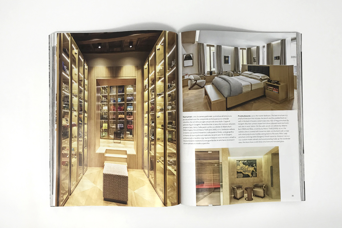 AD style: casa privata di lusso realizzata da Devoto Design – cabina armadio in legno e ottone, camera padronale